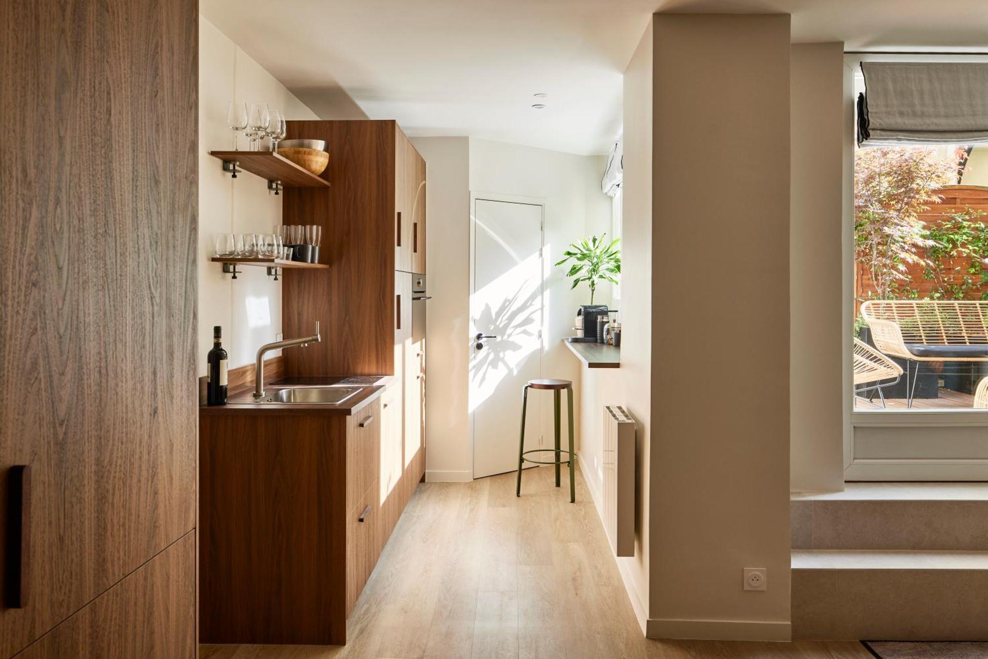 Stylish 2Br & 2Ba With Private Terrace Apartment Париж Екстериор снимка
